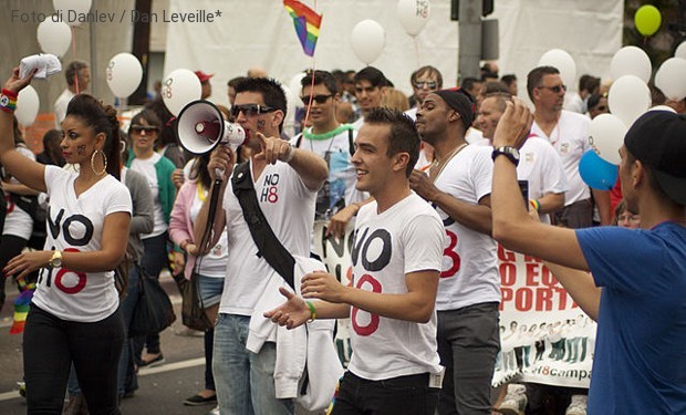 Usa: nessun lieto fine per il prete gay e attivista Lgbt. Prima licenziato, ora sospeso a divinis